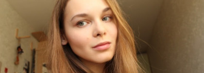 Тональный крем Maybelline Affinimat SPF 17 в компании со средством под глаза Benefit ooh la lift