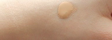 Тональный крем Maybelline Affinimat SPF 17 в компании со средством под глаза Benefit ooh la lift