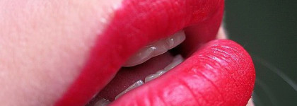 MAC lipstick Retro Matte в оттенкe Ruby Woo