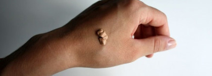 Uriage Roseliane Tinted Emulsion №01– Тональный уход «Розельян» Урьяж в оттенке 01 песочный