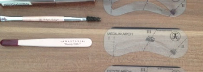 Anastasia Beverly Hills Brow Kit (набор для бровей) в оттенке Golden Blonde