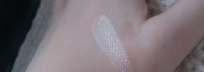 Немного сияния вместе с Essence Soo Glow! Cream to Powder Highlighter 10 Look on the bright side