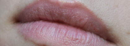 Губная помада Essence Sheer & Shine Lipstick 11 All About Cupcake