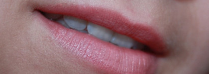 Две любимки от Too Faced La Crème Color Drenched Lip Cream в оттенках Taffy и Bon Bon