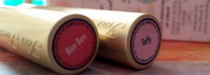 Две любимки от Too Faced La Crème Color Drenched Lip Cream в оттенках Taffy и Bon Bon