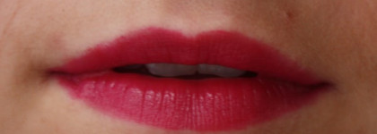 Ягодка от Too Faced Color Bomb Moisture Plumping Lip Tint  в цвете Bigger Berry