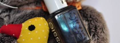 Подводные глубины с Essie "Dive Bar"