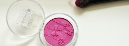 Тени Essence Happy Holidays  Eyeshadow 01 Plum Sugar Fairy