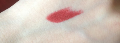 Необычная красная MAC matte lipstick в оттенке Viva Glam I