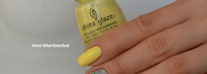 China Glaze Nail Lacquer with hardeners 1194 It’s A Trap-Eze! и China Glaze Nail Lacquer with hardeners 871 Lemon Fizz