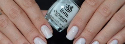 INM Out The Door Nail Lacquer # 191 Gently White и растяжка