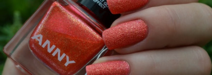 Anny Nail Polish She’s amazing #655 deserd glam effect