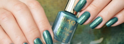 Kiko Sun Pearl nail lacquer # 428 River Green и новогодний дизайн