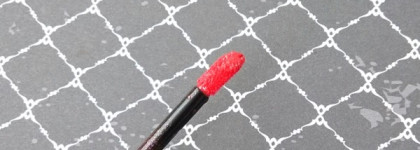 Avon Luxe Couture creme lip gloss brillant a levres Luxurious Red/ Увлажняющий блеск для губ "Люкс" от Avon в оттенке Роскошный красный