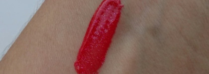 Avon Luxe Couture creme lip gloss brillant a levres Luxurious Red/ Увлажняющий блеск для губ "Люкс" от Avon в оттенке Роскошный красный
