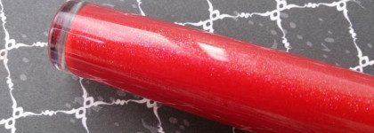 Avon Luxe Couture creme lip gloss brillant a levres Luxurious Red/ Увлажняющий блеск для губ "Люкс" от Avon в оттенке Роскошный красный