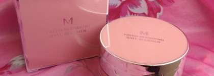 Румяна в шариках Missha M Prism Blending Ball Blusher в оттенке 02 Peach Glow