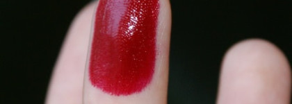 Shiseido Lacquer Rouge в оттенке RD 607