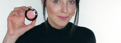 Стрелка цвета хаки. Простой макияж