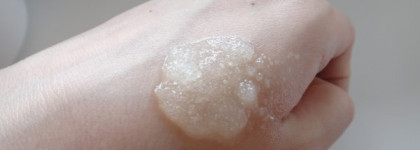 Сладкий любимчик Perlier Сахарный скраб для тела с белым миндалем, Body Scrub Almond and Sugar Ultra-Delicate