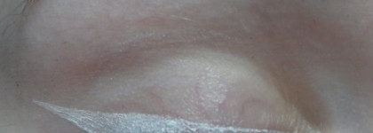 Essence Wake up, Spring! Eyeliner pen # 02 Let's the spring begin