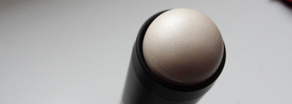 Хайлайтер из лимитированной коллекции Catrice Contorious. Highlighting Stick # C01 Gentle Glow