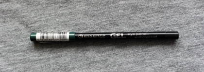 Волшебный лес с Essence Gel Eye Pencil waterproof # Jungle Green