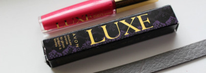 Лепестки сакуры с блеском Avon Luxe Couture Creme Lip Gloss # Proper Pink