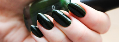 Бутылочное стекло и трава. Cuccio Colour #Glasgow Nights