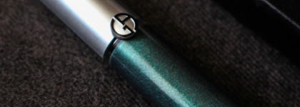 Разочарование года: Giorgio Armani Eye Tint Liquid Eyeshadow # 4 Emeraude