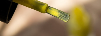 Лимон с сахаром или  блестящий лайм Catrice Ultimate Nail Lacquer #12 Walk the Lime