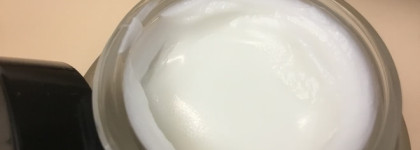 Летний вариант от Bobbi Brown увлажнение на 100 часов ( как вам фантазии маркетолога?) и жидкая пудра Skin Long-Wear Fluid Powder Foundation