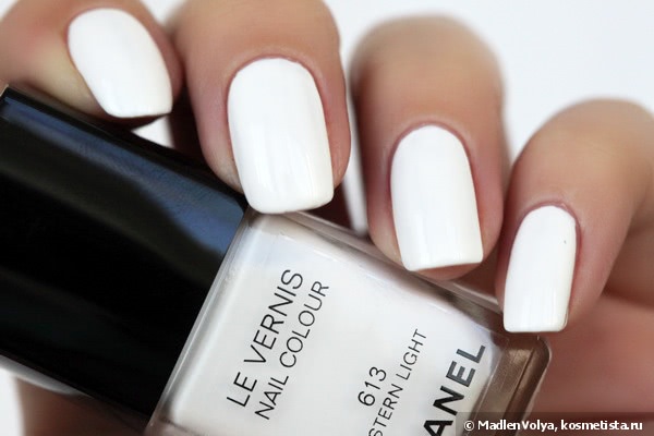 Chanel Le Vernis Nail Colour 613 Eastern Light