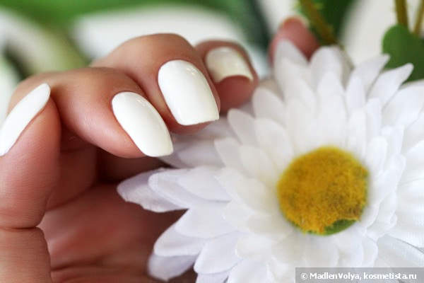 Chanel Le Vernis Nail Colour 613 Eastern Light