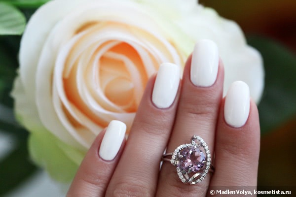 Chanel Le Vernis Nail Colour 613 Eastern Light