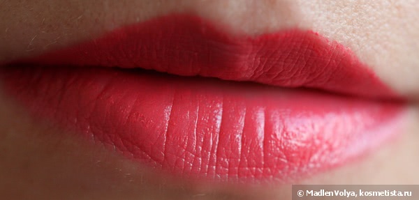 Estee Lauder Pure Color Envy Sculpting Lipstick #320 Defiant Coral.