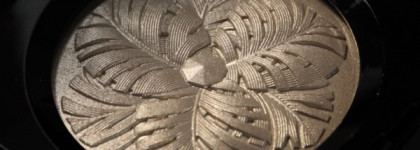 Chanel Camelia De Plumes Poudre Illuminatrice Highlighting Powder Chanel Plumes Precieuses for Holiday 2014 Collection