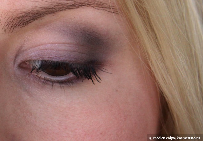 Avon True Color Eyeshadow Quad в оттенке Purple Haze
