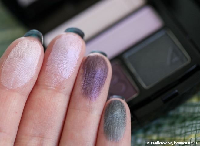 Avon True Color Eyeshadow Quad в оттенке Purple Haze