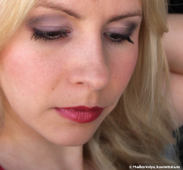 Avon True Color Eyeshadow Quad в оттенке Purple Haze