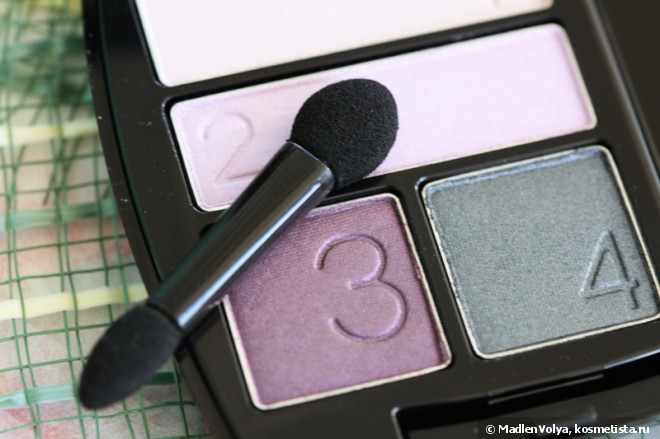 Avon True Color Eyeshadow Quad в оттенке Purple Haze