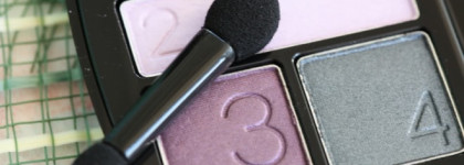 Avon True Color Eyeshadow Quad в оттенке Purple Haze