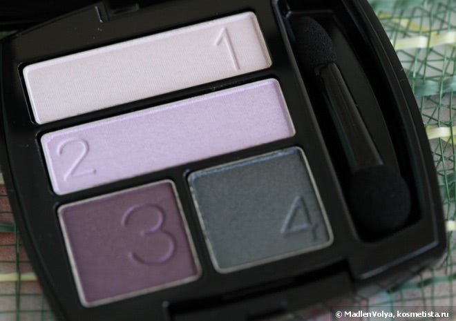 Avon True Color Eyeshadow Quad в оттенке Purple Haze