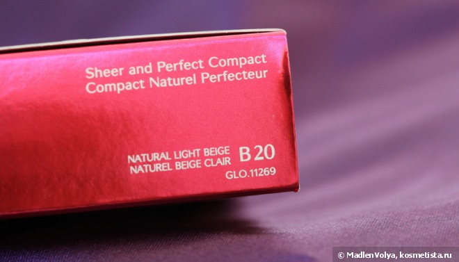 Shiseido Sheer And Perfect Compact Evens Tone, Smoothes Pores, Oil-free SPF 15 Компактная пудра с полупрозрачной текстурой в оттенке В20