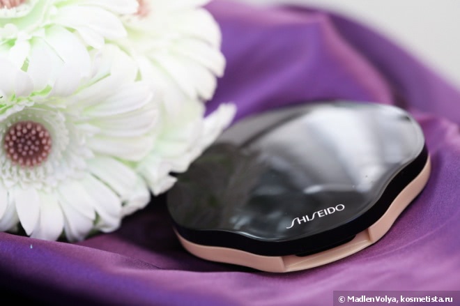 Shiseido Sheer And Perfect Compact Evens Tone, Smoothes Pores, Oil-free SPF 15 Компактная пудра с полупрозрачной текстурой в оттенке В20