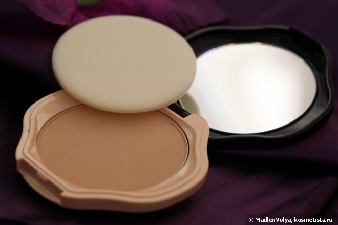 Shiseido Sheer And Perfect Compact Evens Tone, Smoothes Pores, Oil-free SPF 15 Компактная пудра с полупрозрачной текстурой в оттенке В20