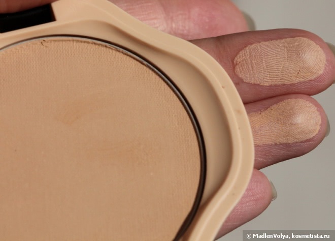 Shiseido Sheer And Perfect Compact Evens Tone, Smoothes Pores, Oil-free SPF 15 Компактная пудра с полупрозрачной текстурой в оттенке В20
