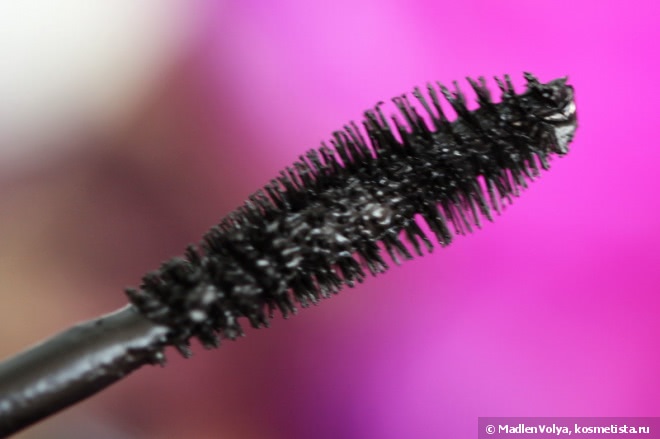 Helena Rubinstein Lash Queen Mascara Fatal Blacks Ultimate Eye-opening Effect Lifted Lashes & Captivating Volume 001 Magnetic Black