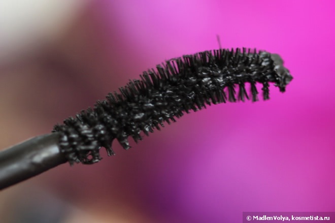 Helena Rubinstein Lash Queen Mascara Fatal Blacks Ultimate Eye-opening Effect Lifted Lashes & Captivating Volume 001 Magnetic Black