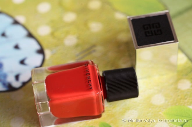 Givenchy Le Vernis Intense Color Satiny Shine Nail Lacquer #28 Rouge Acajou